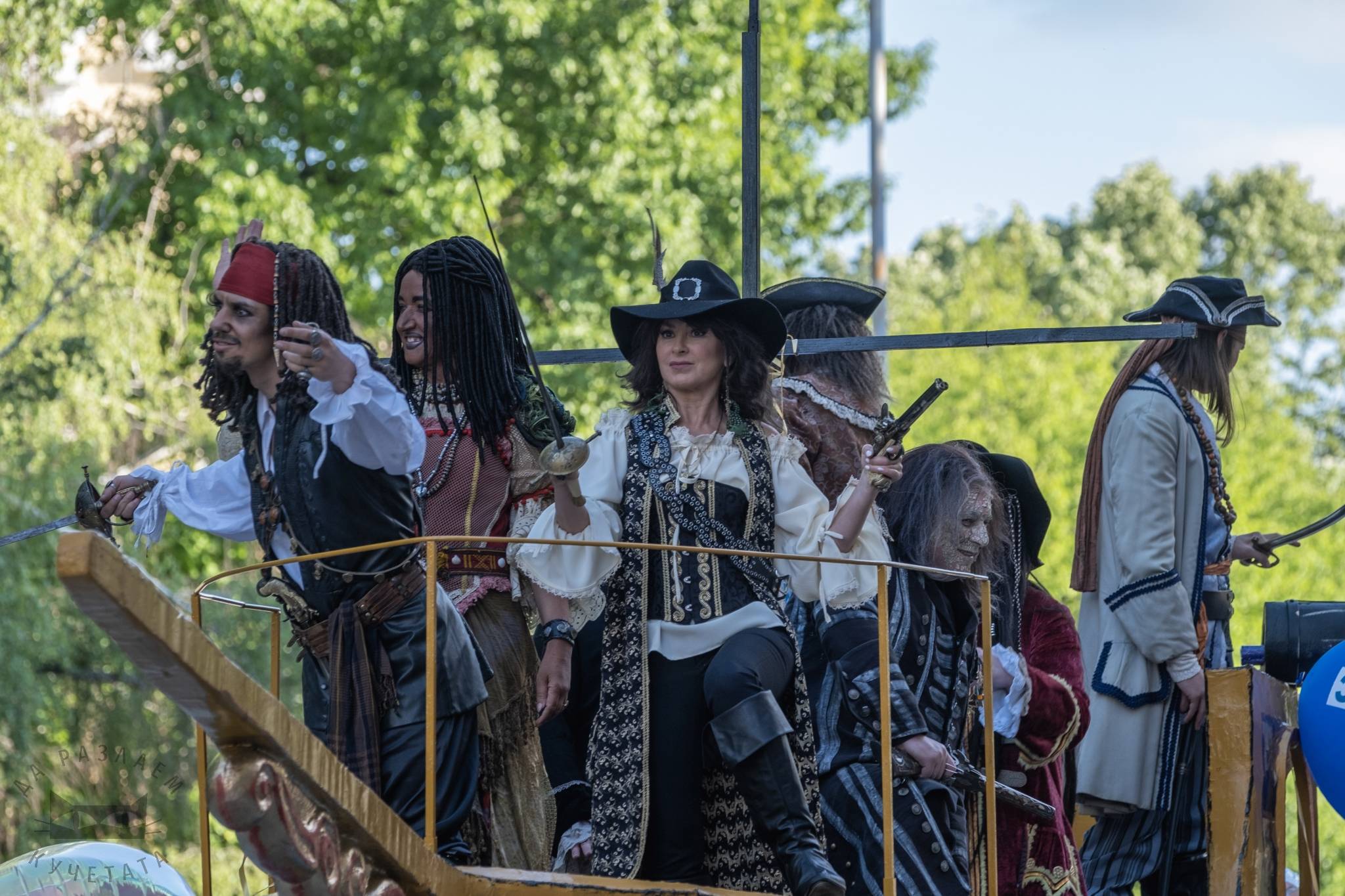  Сред най-атрактивните появи всяка година е тази на кмета на Габрово – Таня Христова. Тя съумя за следващ път да изненада и впечатли публиката, влизайки в ролята на Анжелика от 